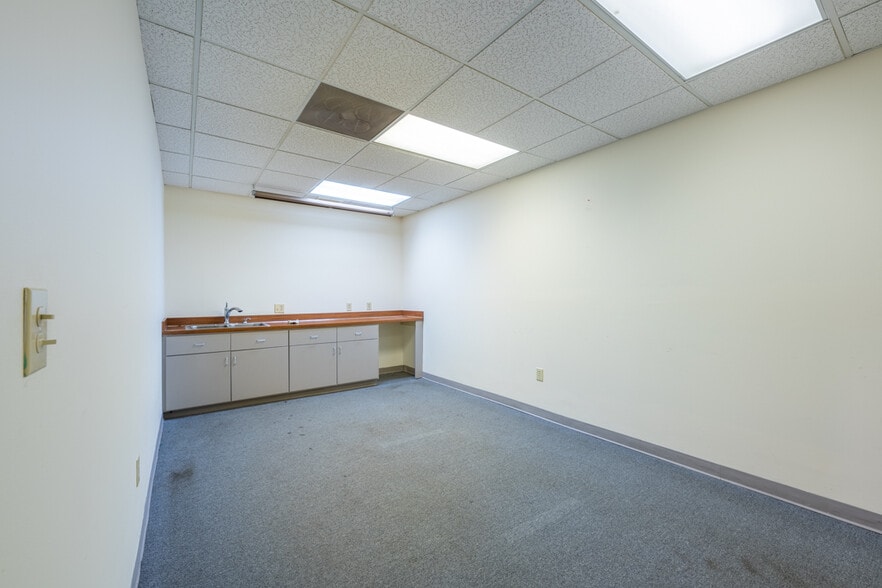 More Photos Of 2500 Gateway Centre Blvd, Morrisville Office For Lease