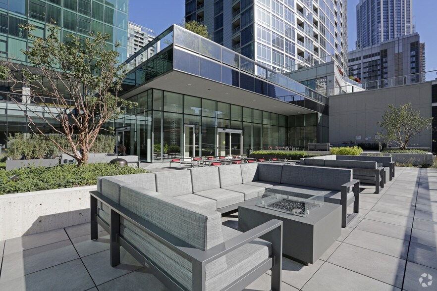 More Photos Of 220 E Illinois St, Chicago Apartments For Lease