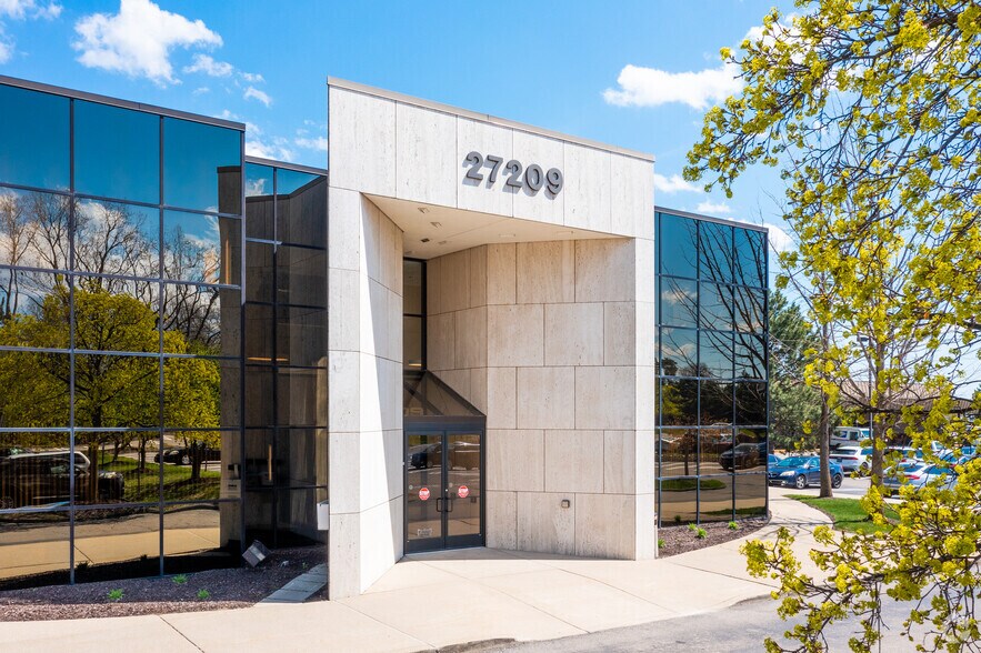 More Photos Of 27177 Lahser Rd, Southfield Unknown For Sale