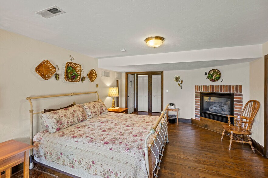 More Photos Of 40 Hospital Rd, Gettysburg Hotel For Sale