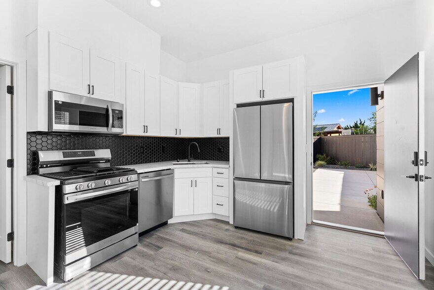 More Photos Of 8353 Ivory Coast Dr, San Diego Multifamily For Sale