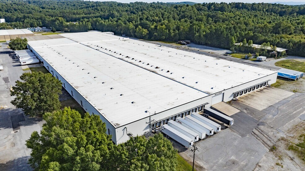 More Photos Of 840 SW Complex St, Lenoir Warehouse For Sale