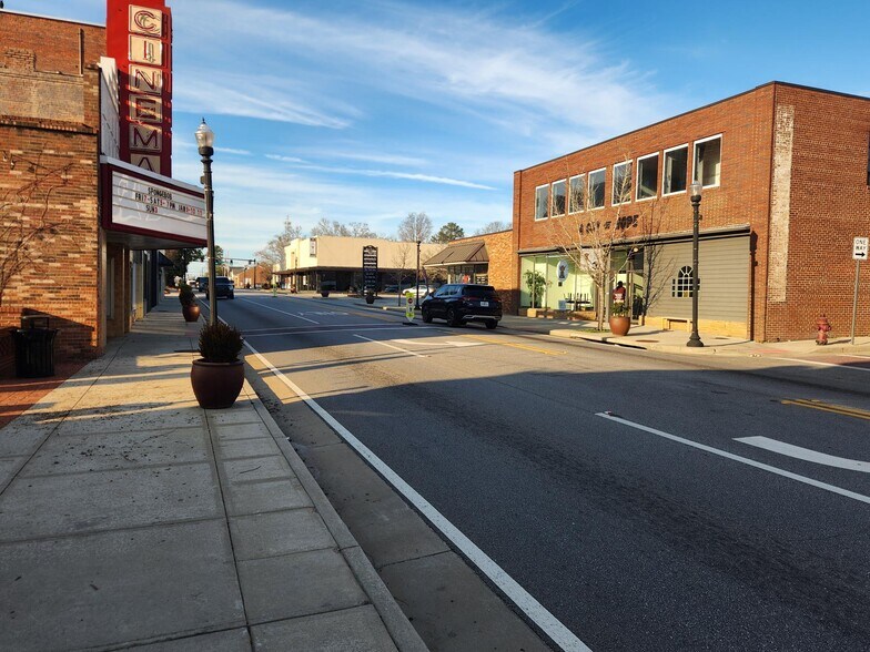 More Photos Of 122 Main St, Thomson General Retail For Sale