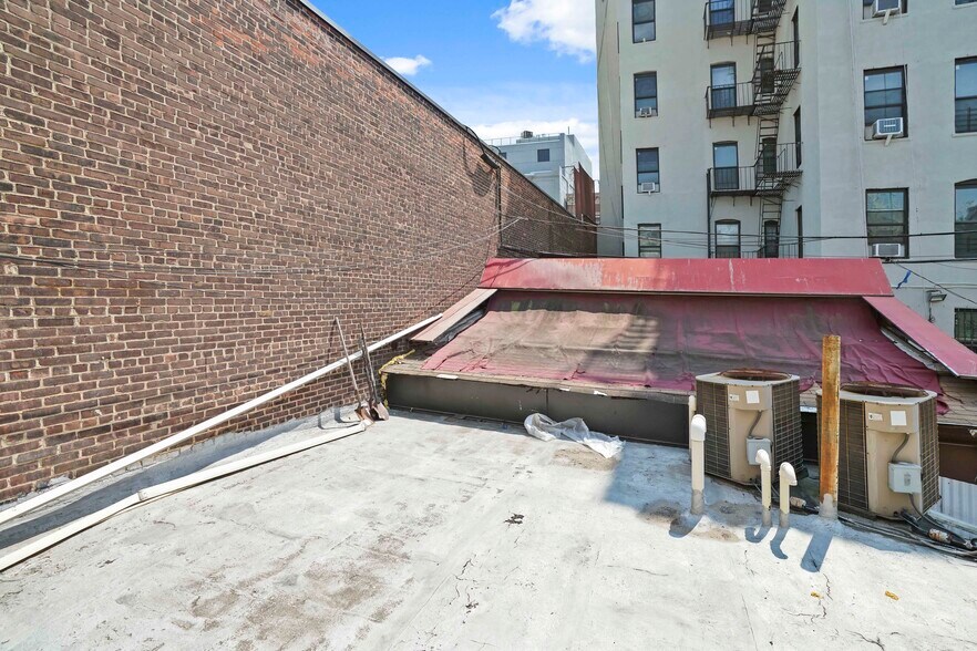More Photos Of 296 Grand St, Brooklyn Apartments For Sale