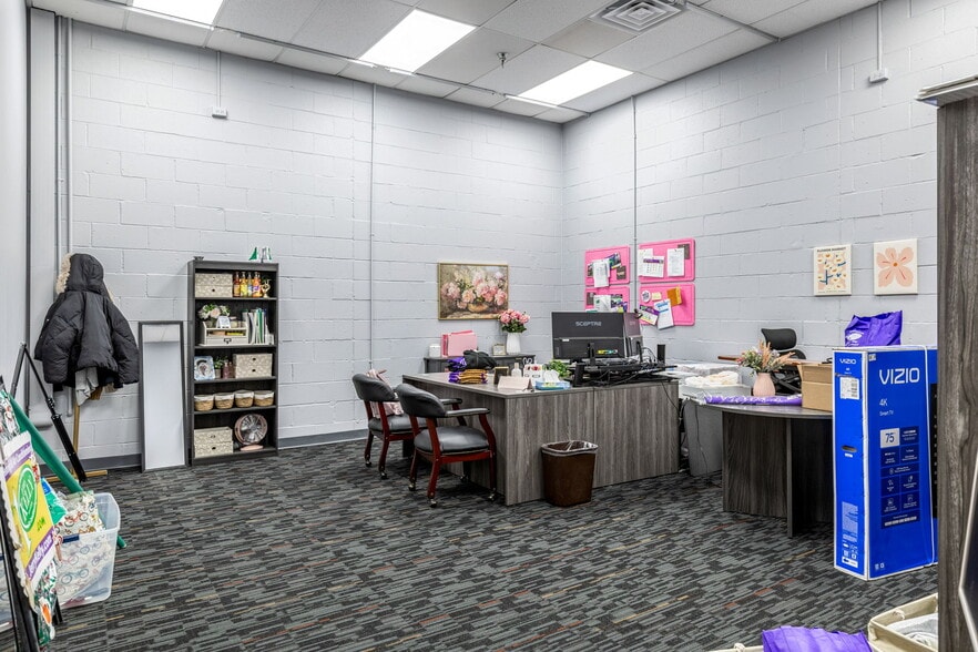 More Photos Of 4631 N Saint Peters Parkway, Saint Charles Flex For Sale