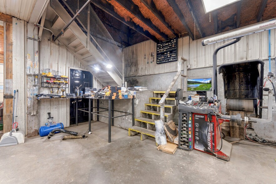 More Photos Of 622 Blue Horizon Dr, Morgantown Auto Repair For Sale