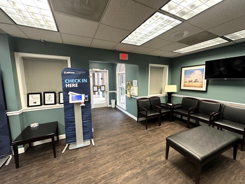 More Photos Of 11350 Pembrooke Sq, Waldorf Medical For Sale