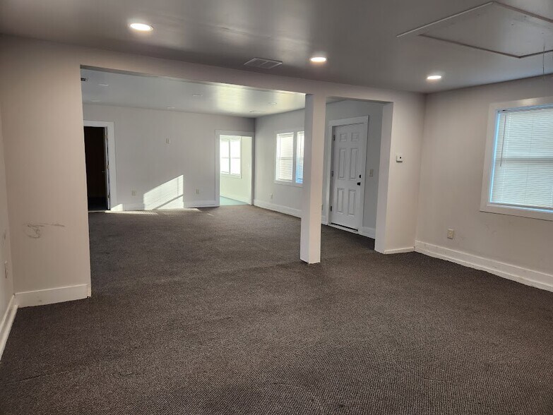 More Photos Of 13 Elm Ct, Easton Office For Sale