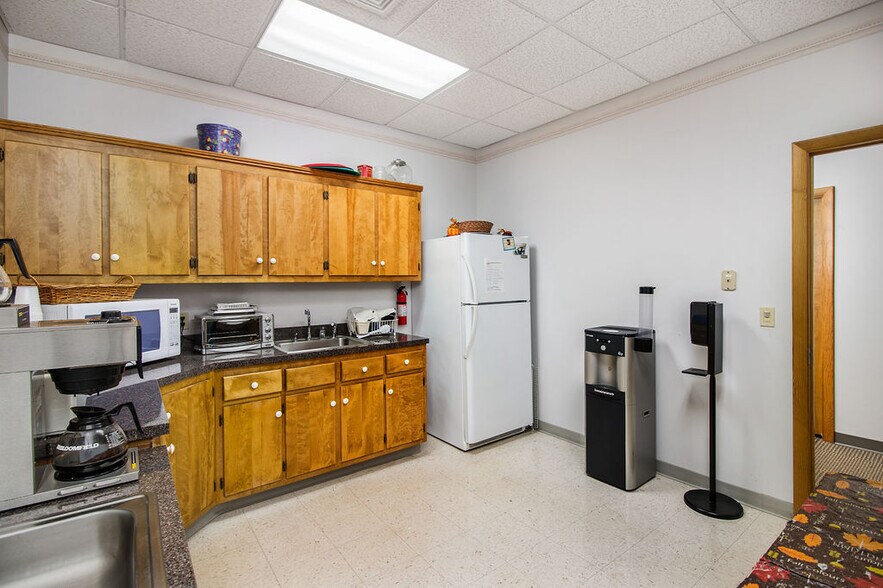 More Photos Of 699 Terryville Ave, Bristol Medical For Sale
