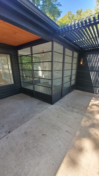 More Photos Of 1405 E 38th 1/2 St, Austin Office For Lease