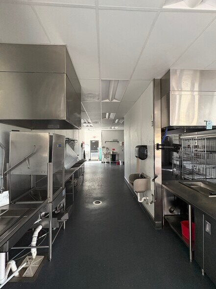 More Photos Of 138 Commerce Ave, Lagrange Fast Food For Sale