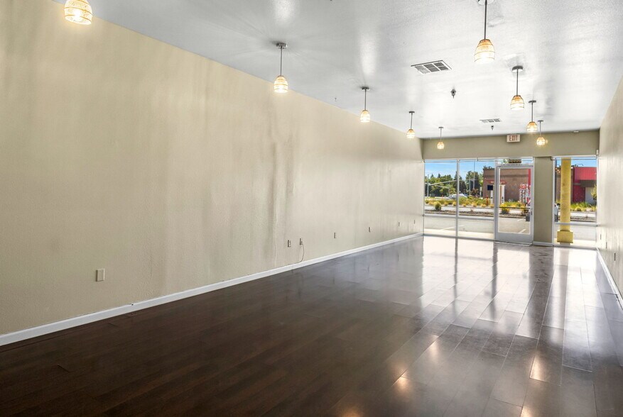 More Photos Of 5348-5374 N Spruce Ave, Fresno Freestanding For Lease