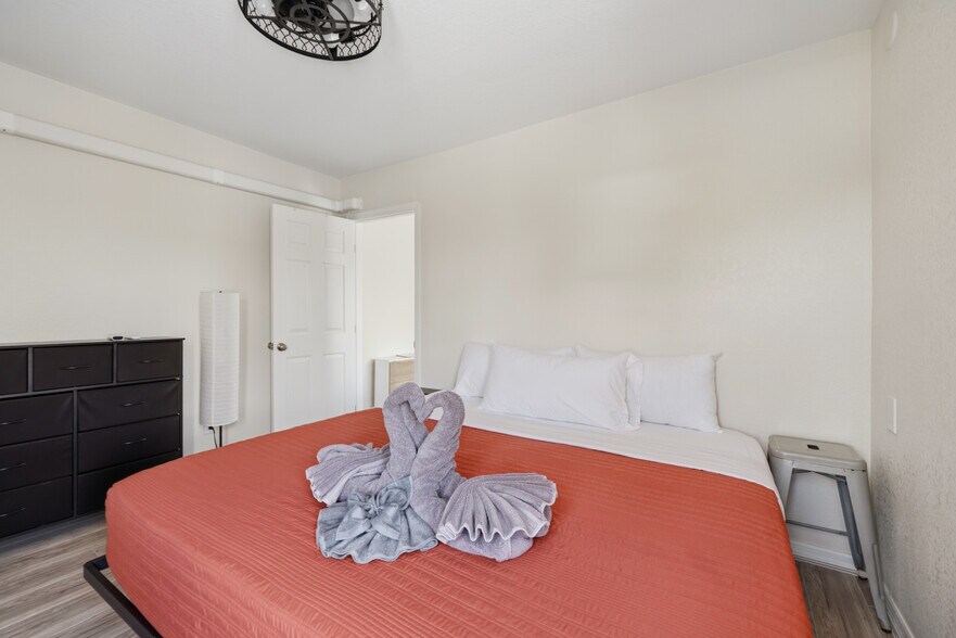 More Photos Of 602 Poinsettia Ave, Clearwater Beach Hotel For Sale
