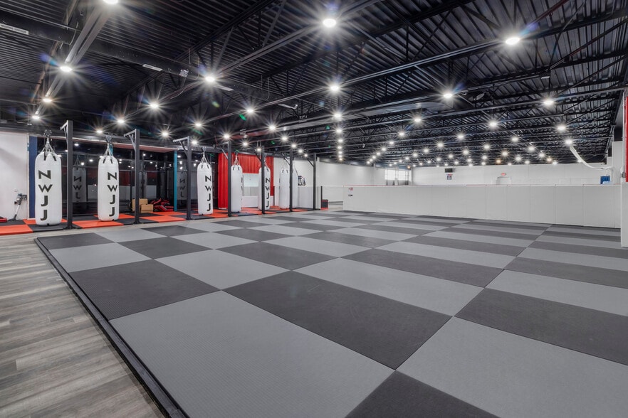 More Photos Of 6609 E 82nd St, Indianapolis Storefront Retail Office For Sale