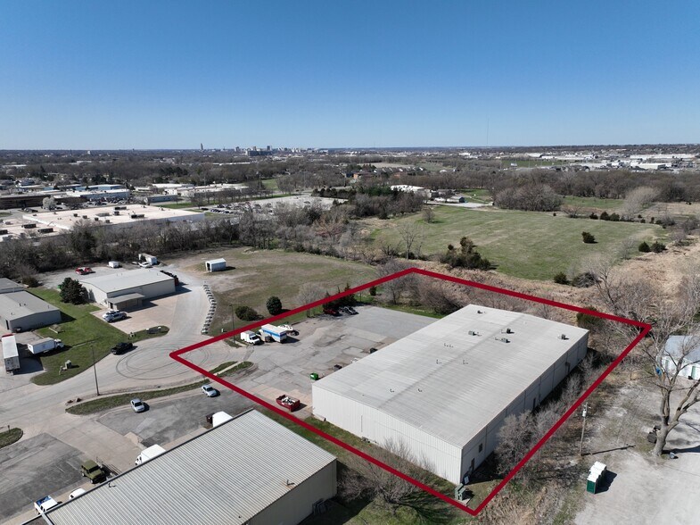 More Photos Of 4700 Douglas Cir, Lincoln Light Distribution For Sale