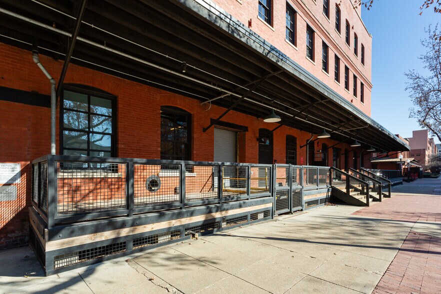 More Photos Of 603 Munger Ave, Dallas Office For Lease