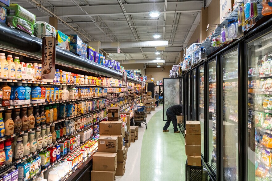 More Photos Of 16320 Crossbay Blvd, Howard Beach Supermarket For Sale