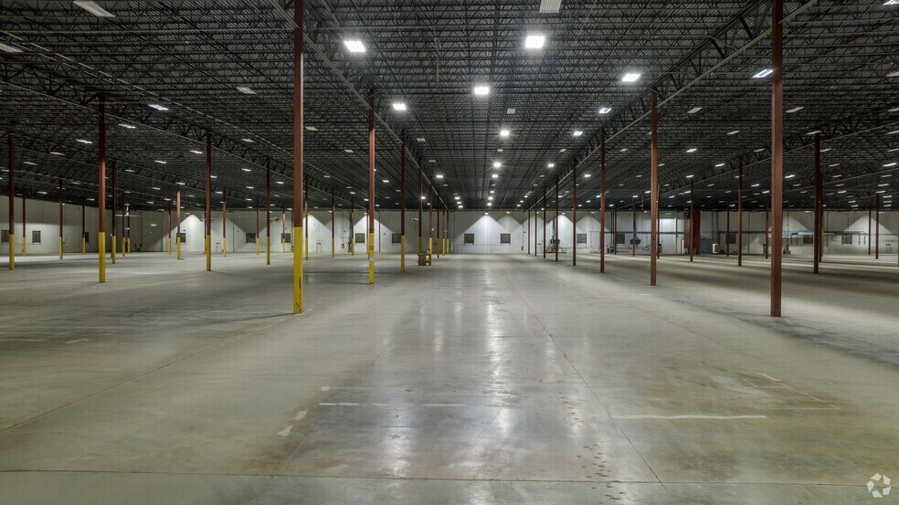 More Photos Of 4800 Corporation Dr, Fayetteville Distribution For Lease