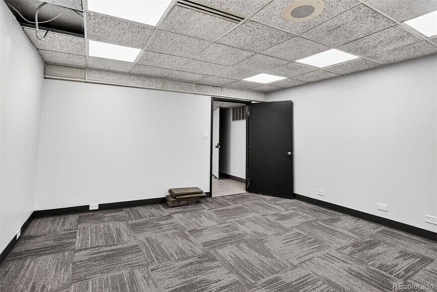 More Photos Of 2700 S Shoshone St, Englewood Light Distribution For Sale