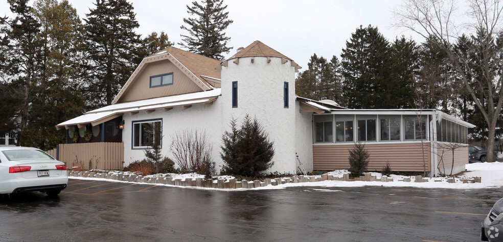 More Photos Of 406 N Main St, Thiensville Restaurant For Sale