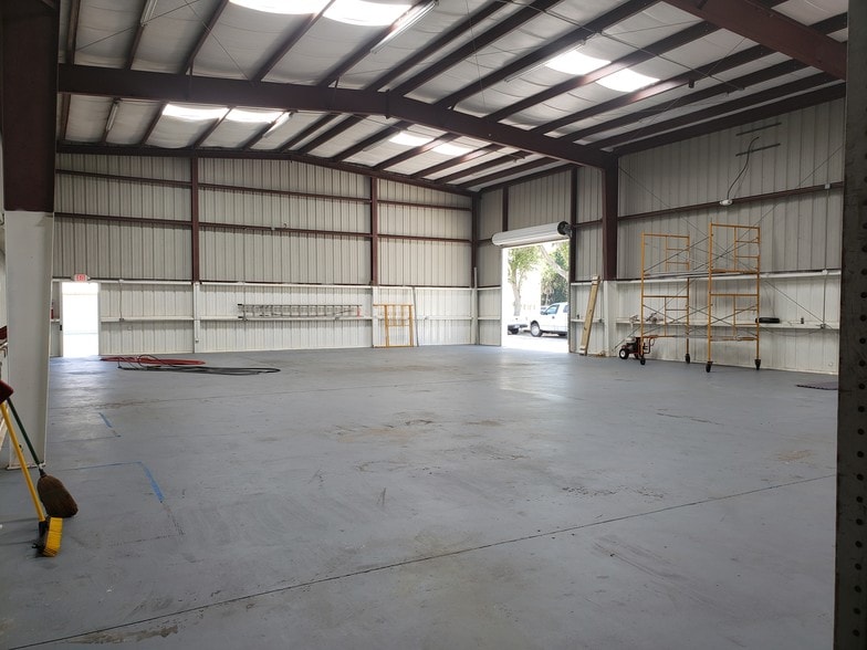 More Photos Of 3390 N Courtenay Pky, Merritt Island Warehouse For Lease
