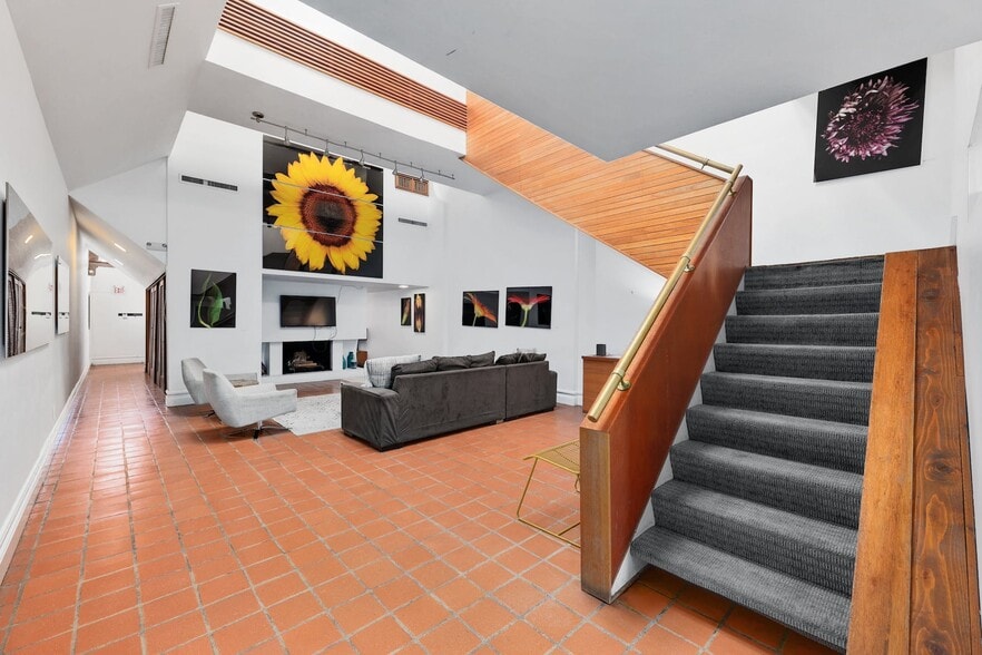 More Photos Of 410 E 6th St, Austin Storefront Retail Residential For Lease