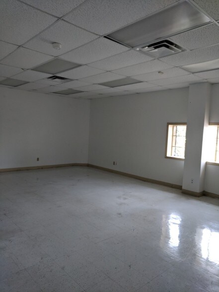 More Photos Of 650 Canion St, Austin Warehouse For Lease