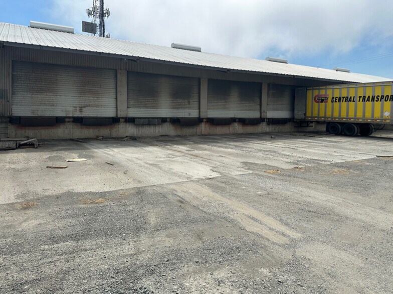 More Photos Of 1100 W Del Norte St, Eureka Truck Terminal For Lease