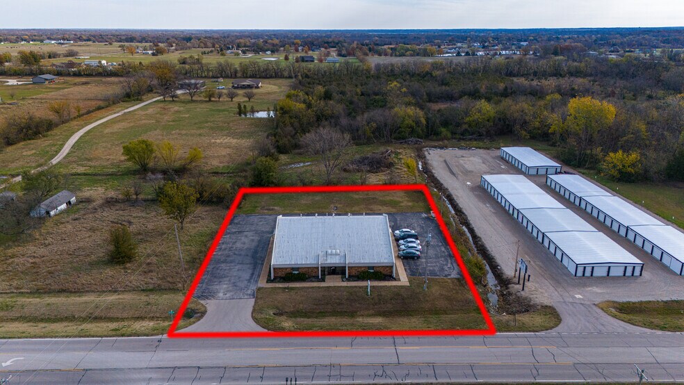 More Photos Of 3802 S Santa Fe Ave, Chanute Medical For Sale