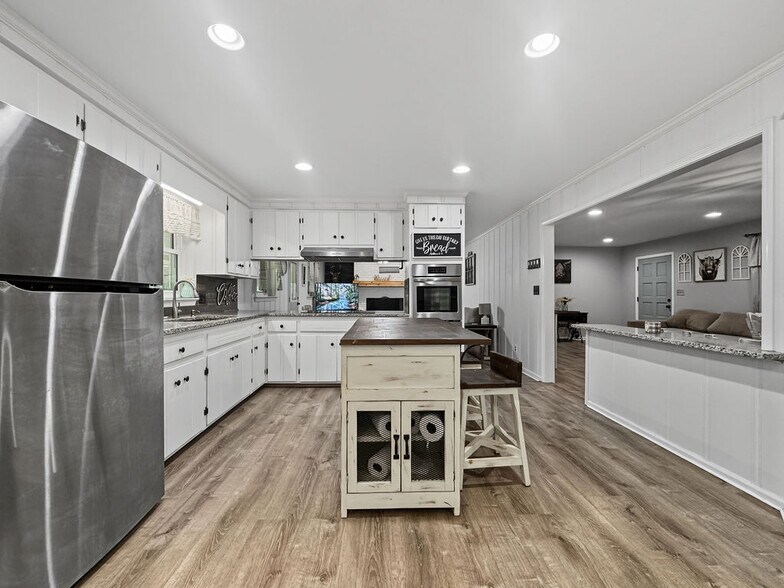 More Photos Of 5602 Highway 69 N, Northport Flex For Sale