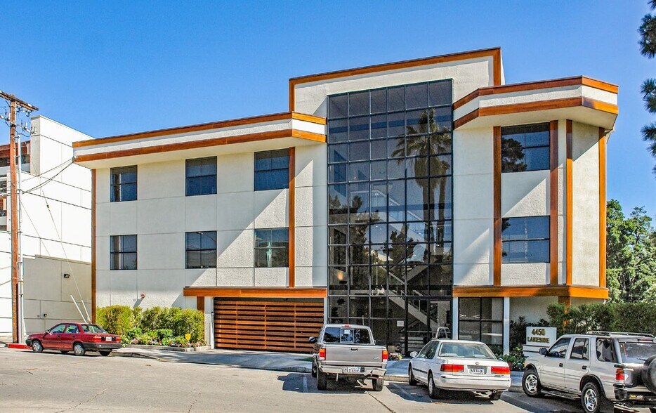 More Photos Of 4450 W Lakeside Dr, Burbank Office For Lease