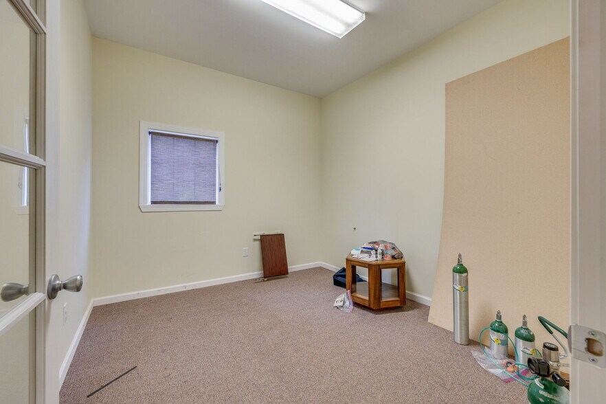 More Photos Of 3815 Highway 66 S, Rogersville Office For Lease