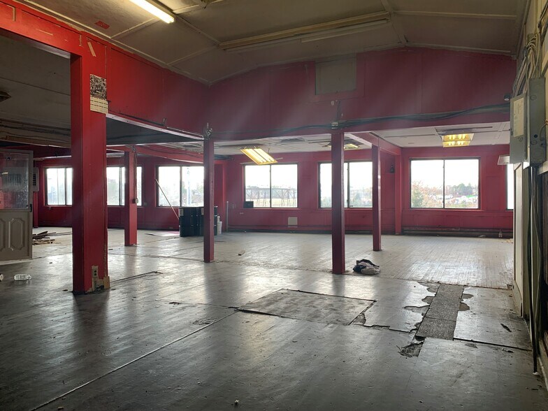 More Photos Of 388 Knowlton St, Bridgeport Warehouse For Lease