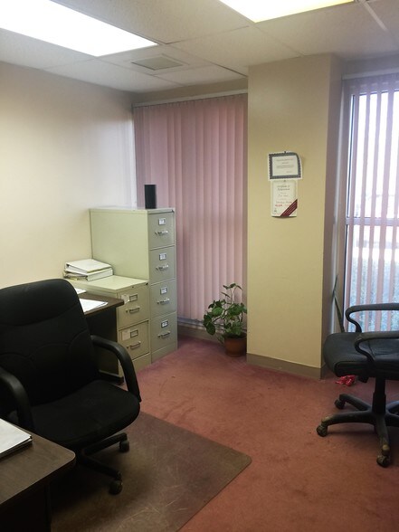 More Photos Of 200 Aviation Dr, Winchester Office For Sale