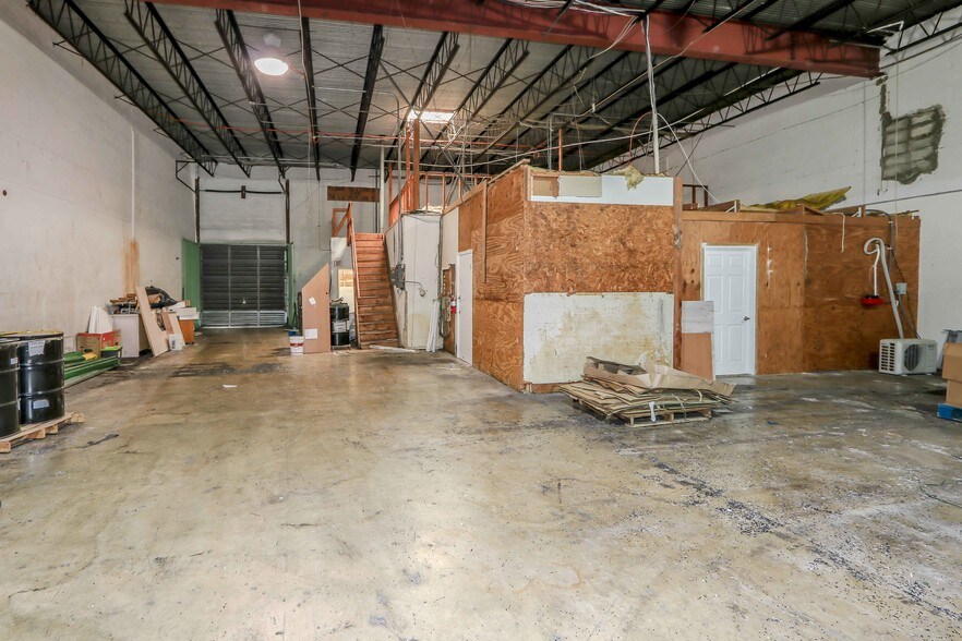 More Photos Of 14935 NW 27th Ave, Opa Locka Warehouse For Lease