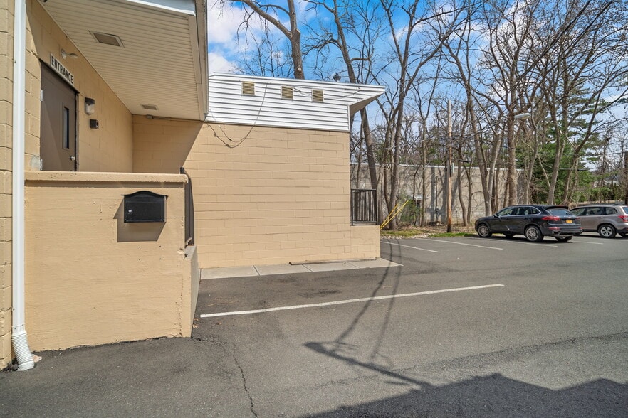 More Photos Of 687 New Loudon Rd, Latham Storefront For Sale