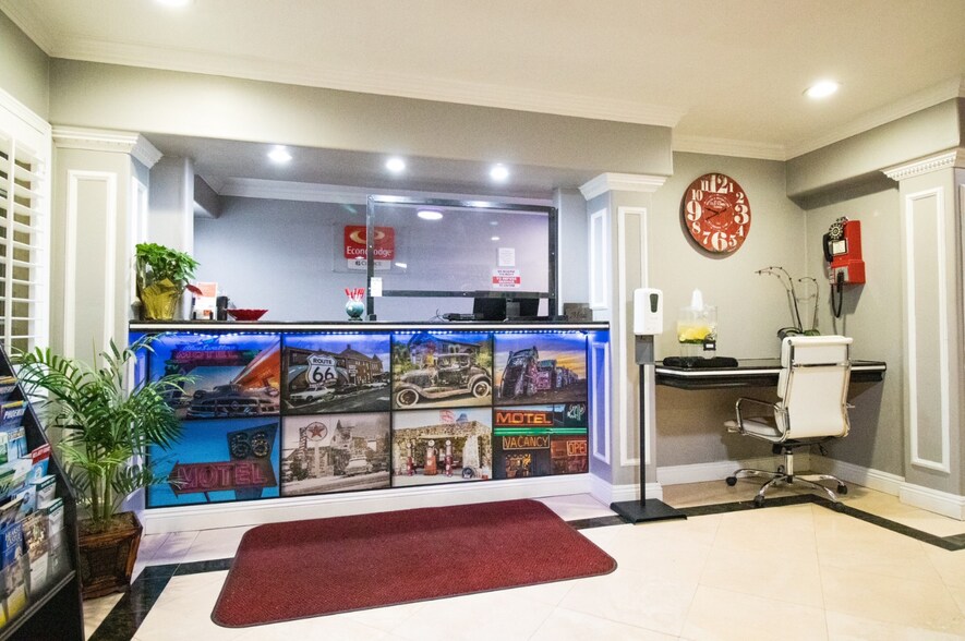 More Photos Of 903 W Hobsonway, Blythe Hotel For Sale