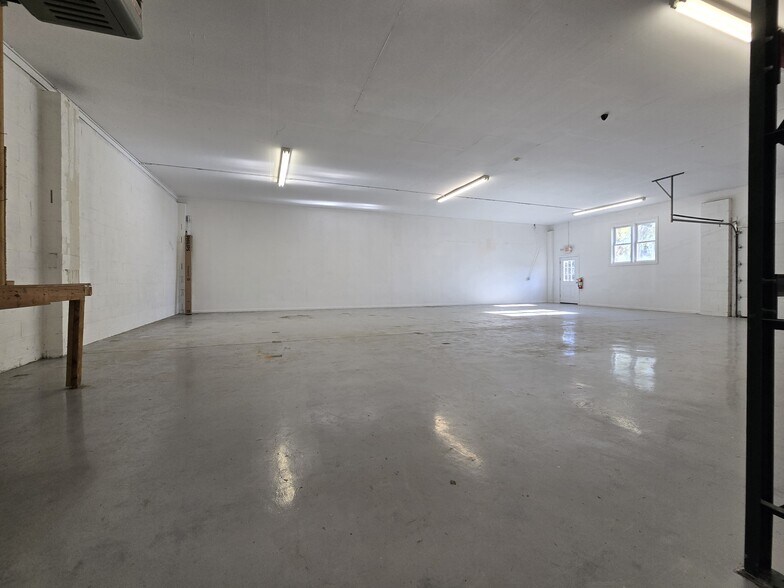 More Photos Of 3212 State Route 94, Franklin Light Manufacturing For Lease