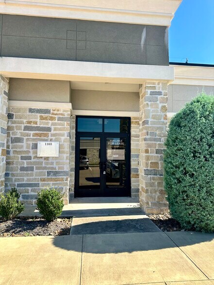 More Photos Of 633 E Fernhurst Dr, Katy Medical For Lease
