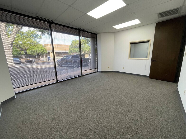 More Photos Of 403 E Ramsey Rd, San Antonio Research And Development For Lease