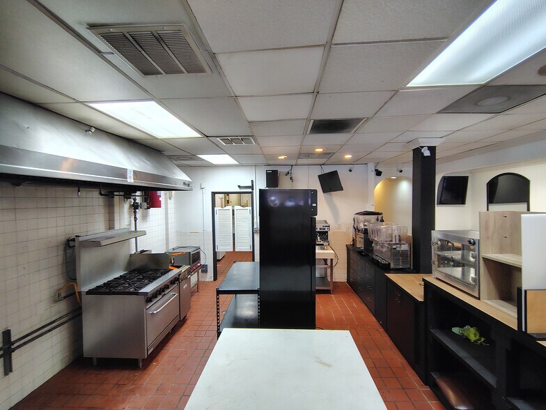 More Photos Of 8031-8041 W Sample Rd, Coral Springs Storefront For Lease
