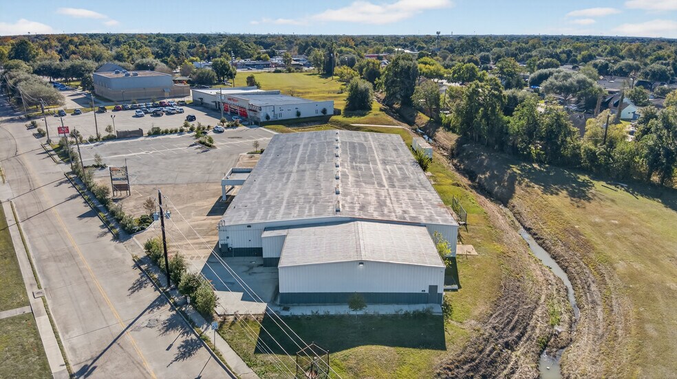 More Photos Of 2606 Cherry Brook Ln, Pasadena Warehouse For Sale