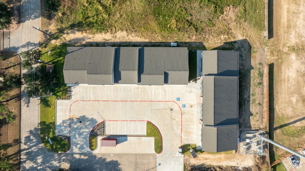 More Photos Of 11606 Westlock Dr, Tomball Medical For Lease