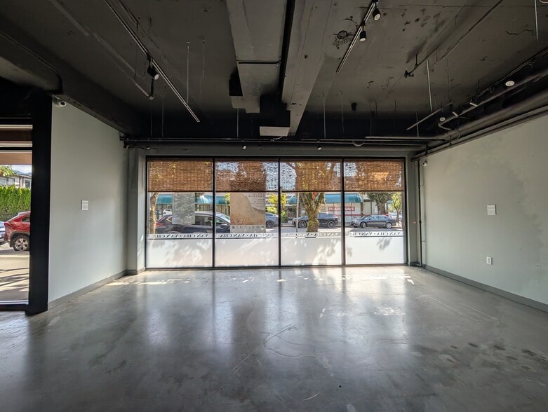 More Photos Of 205 16th St, West Vancouver General Retail For Lease