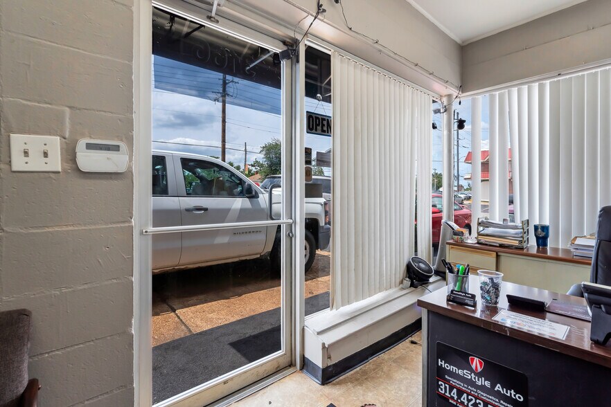 More Photos Of 3166 Ashby Rd, Saint Ann Auto Repair For Sale