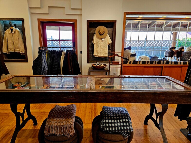 More Photos Of 10470 Lansing St, Mendocino Storefront For Sale