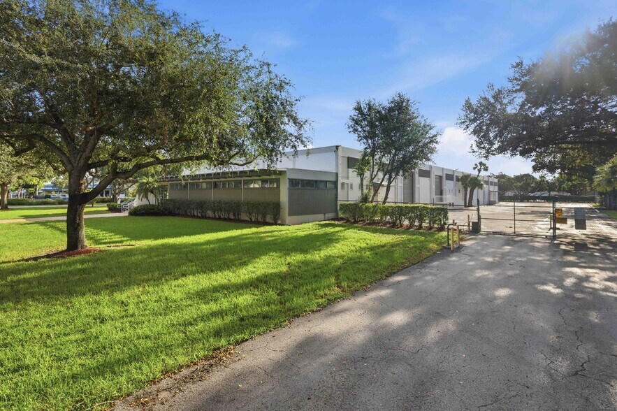 More Photos Of 14175 NW 60th Ave, Miami Lakes Industrial For Lease