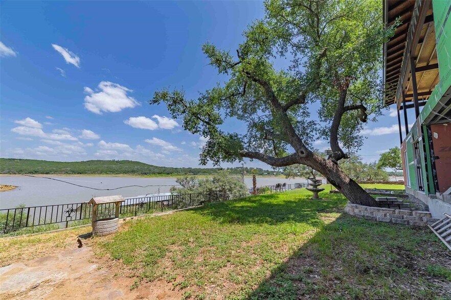More Photos Of 325 Eagle Rest Ln, Burnet Marina For Sale