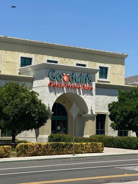 More Photos Of 220 W Big Springs Rd, Riverside Schools For Sale