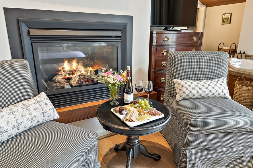 More Photos Of 240 E California St, Jacksonville Hotel For Sale